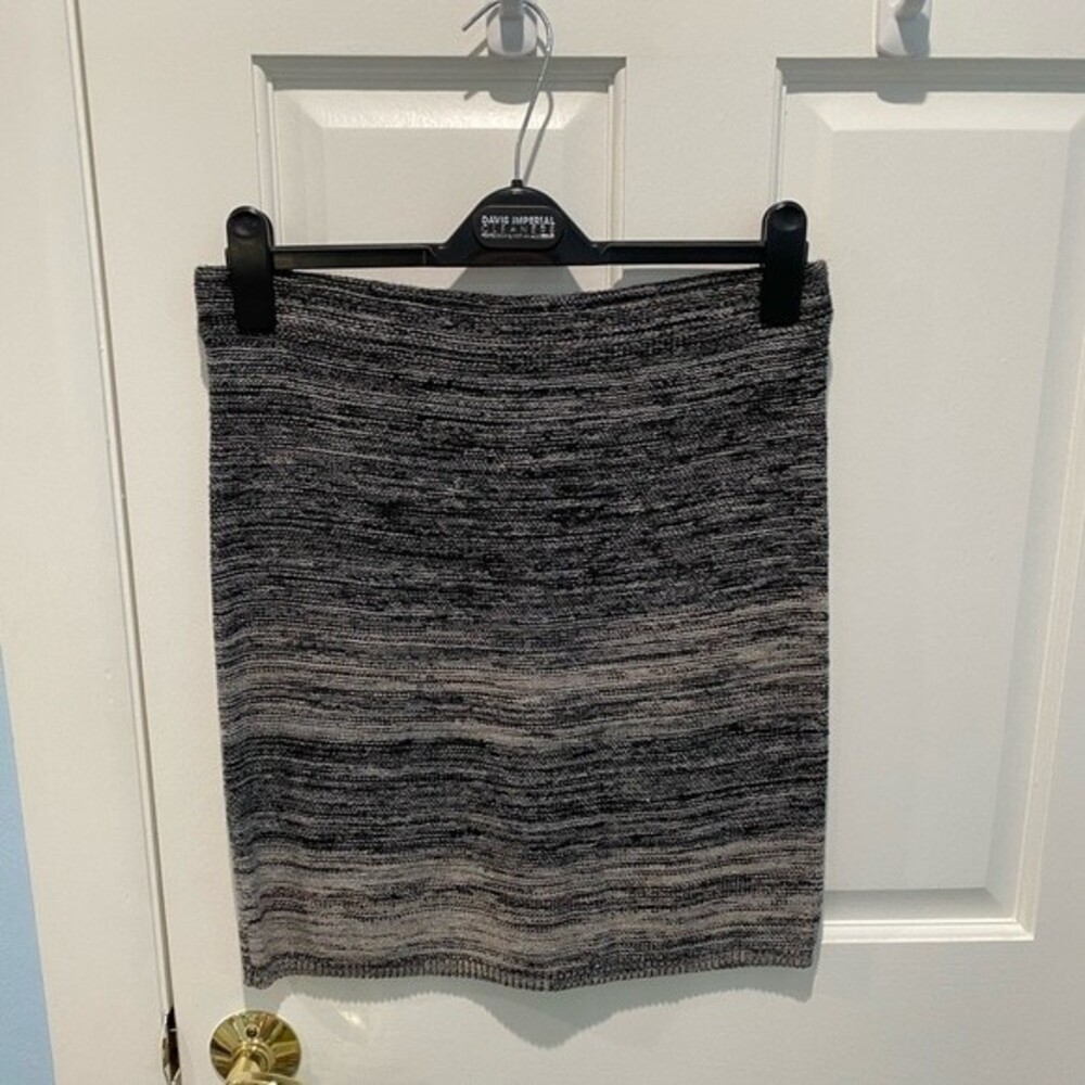 LOFT Outlet Petite Sweater Pull On Skirt Size M